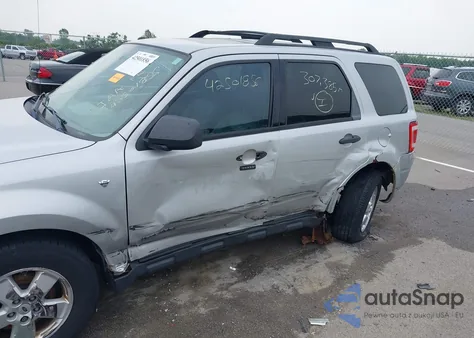 2008 Ford Escape Xlt z USA, uszkodzony, nr VIN 1FMCU03128KA31025